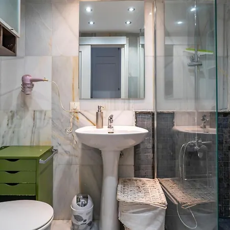 1 Bedroom Lovely In אסטפונה