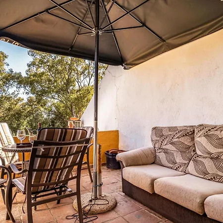 1 Bedroom Lovely In אסטפונה